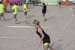 Ein Dorf beacht Volleyball